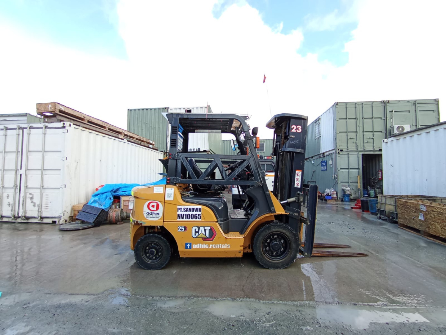 Caterpillar 2.5 ton diesel Full Free Lift 4.3m