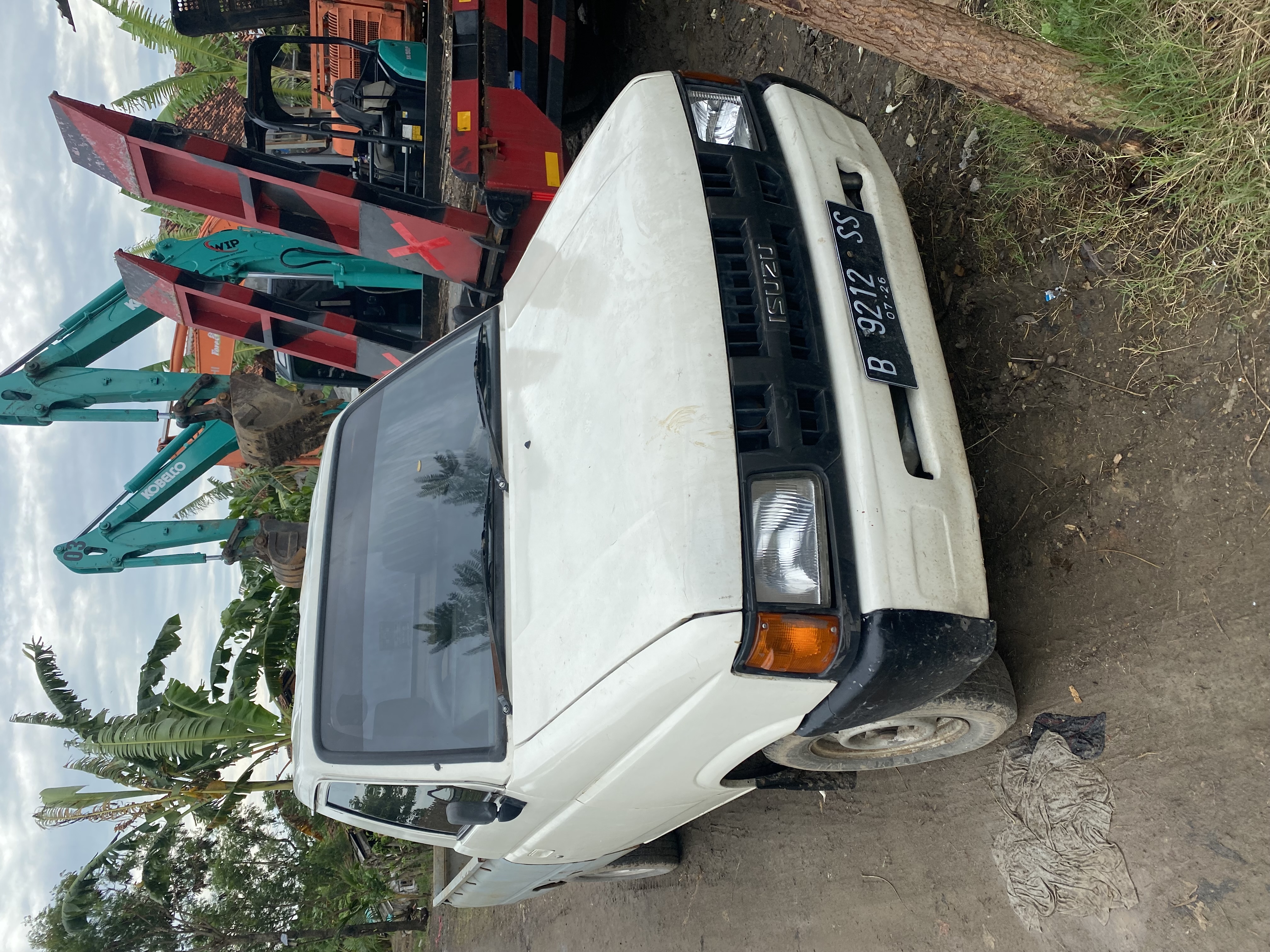 Direntalkan Mobil Bak izuzu